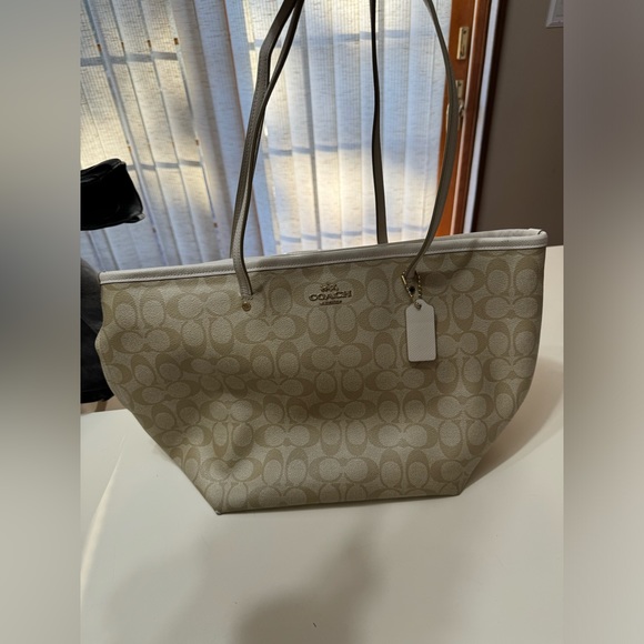 Coach purse - Picture 2 of 7